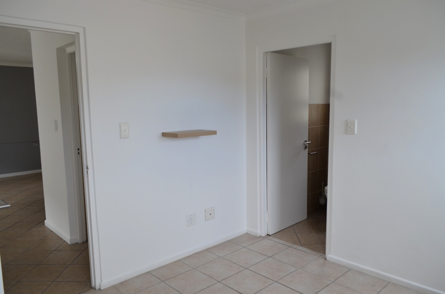 To Let 2 Bedroom Property for Rent in Whispering Pines Western Cape